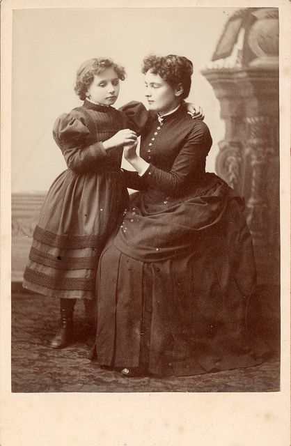 Young Helen Keller and Anne Sullivan, circa 1888. Visit the Perkins Archives Flicker page: http://www.flickr.com/photos/perkinsarchive/collections/ Helen Keller Biography, Anne Sullivan, The Miracle Worker, Historical People, Helen Keller, Cabinet Card, Studio Photo, Vintage Portraits, Women In History