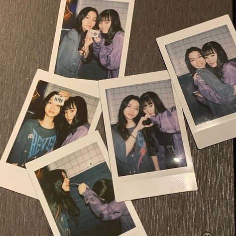 Two Friends Photo, 6 Friends Pictures, Picture Of Friends, Photo With Friends, Photos With Friends, You Are My Moon, Photo Polaroid, Korean Best Friends, Best Friend Poses