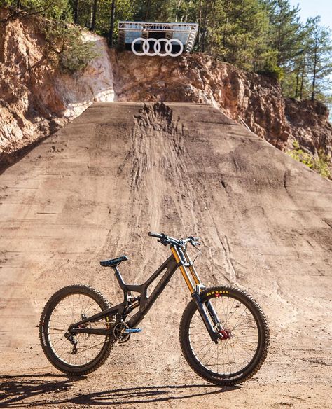 Santa Cruz V10, Dream Bike, Bmw X5 E53, Downhill Mtb, Mountain Bike Trails, Bike Mtb, Mountain Bikes, Mtb Bike, Bike Trails