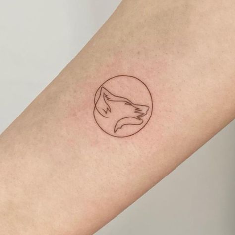 Small Tattoo Wolf, Wolf Tattoo Matching, Wolf Minimal Tattoo, Wolf Matching Tattoos, Small Wolf Tattoo Simple, Wolf Small Tattoo, Dainty Wolf Tattoo, Simple Wolf Tattoo For Women, Mini Wolf Tattoo