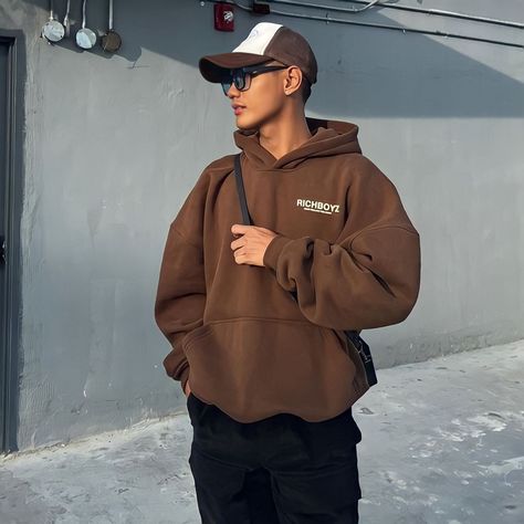 Baggy Hoodie Outfit, Brown Hoodie Outfit, Boys Fashion Aesthetic, Bro Port, Baggy Outfit Ideas, Hoodie Outfit Men, Jeans Outfit Men, Cool Shirt Designs, Baggy Hoodie