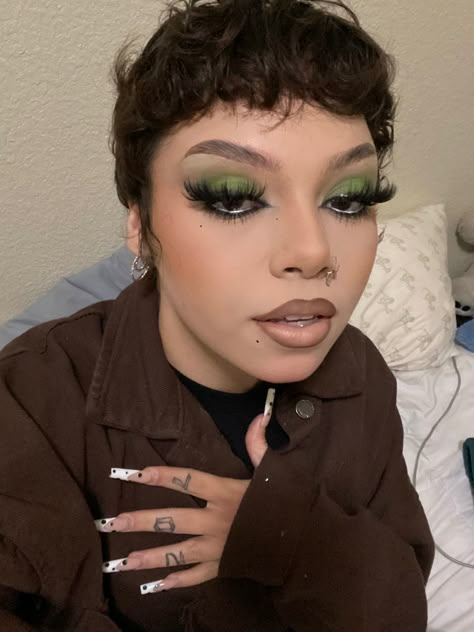 Green Grunge Makeup Looks, Green Earthy Makeup Looks, Earthy Eyeshadow Looks, Alt Green Makeup, Black And Green Makeup Looks, Camo Makeup Look, Half Magic Makeup, Earthy Makeup Looks Black Women, Hippy Makeup Looks