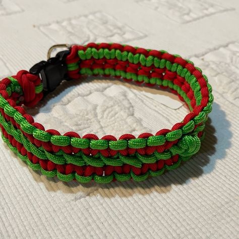 Top Beaded Keyrings & Lanyards Paracord Collar, Crafts Beads, Beaded Lanyards, The Walk, Everyday Carry, Bead Designs, Your Pet, D Ring, Bead Crafts