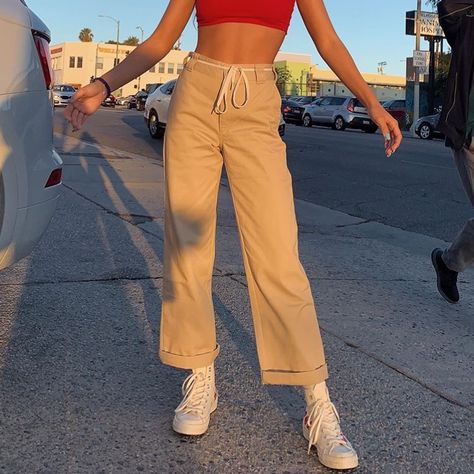 emma chamberlain inspired tip: shoelace belts! Vintage Outfits Pants, Vintage Outfits 90s Retro, Shoelace Belt, Vintage Outfits Dresses, Mode Tips, Emma Chamberlain, Alternative Outfits, Looks Vintage, Retro Outfits