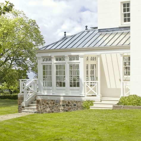 Farmhouse Sunroom, Orangery Conservatory, Sunroom Windows, Cozy Sunroom, Sunroom Addition, Sunroom Decorating, Sunroom Designs, Cozy Farmhouse, Decoration Design