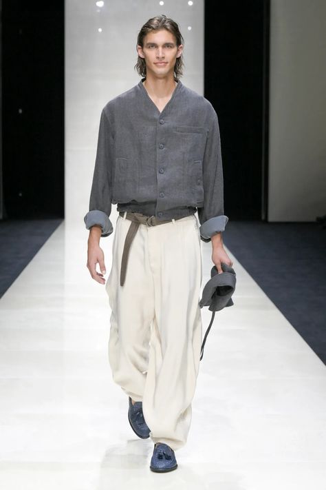 Giorgio Armani Spring 2025 Men's Ready-to-Wear Collection ]PHOTOS] Men Fashion Runway, Mens Fasion, Stylish Men Casual, Spring 2025, Show Collection, June 2024, Fashion Show Collection, Armani Men, Mauritius