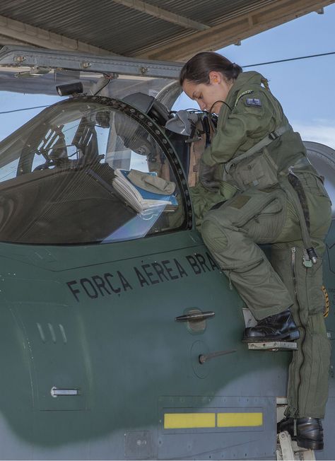 Female Pilot. Brazilian Air Force. Air Force Pilot Woman Aesthetic, Air Force Military Women, Female Air Force, Women In Aviation, Air Force Uniforms, Brazilian Air Force, Air Force Women, Air Force Military, Aviation Training