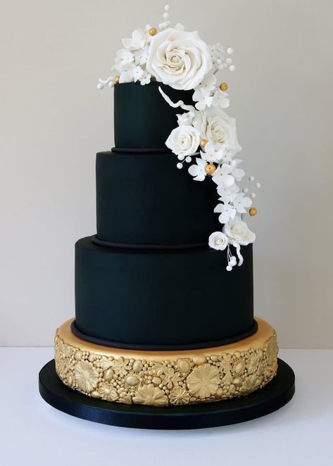 Black And Gold Wedding Cake, Black And White Wedding Cakes, Vintage Pasta, Black And White Wedding Cake, Black And Gold Wedding, Big Wedding Cakes, Fondant Wedding Cakes, Wedding Cake Roses, Black Wedding Cakes