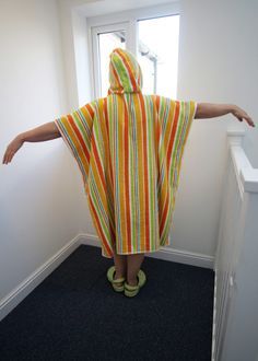 Towel Robe Pattern, Diy Hooded Towel Poncho, Surf Towel Poncho Diy, Towel Poncho Pattern, Hooded Towel Pattern, Beach Towel Dress, Beach Towel Poncho, Poncho Diy, Hooded Towel Poncho