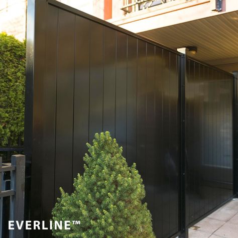 Meet the EVERLINE™️ Privacy Fence. ✨Modern ✨Black ✨Durable ✨Lifetime fence Our EVERLINE™ Black Aluminum Privacy Fence is crafted to be your ultimate, long-lasting fencing solution. Its inherent durability guarantees a fence that stands the test of time with exceptional weather resistance, making maintenance almost obsolete. #fence #aluminumfence #blackfence #privacyfence #fenceinstallation #fencing #fencedesign #backyard #garden Aluminum Privacy Fence, Fence Modern, Black Fence, Aluminum Fence, Privacy Fence, Fence Design, The Test, Fencing, Backyard Garden