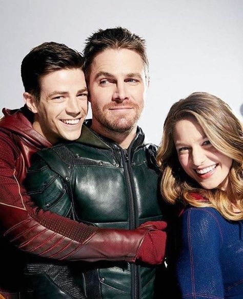 Stephen Amell, Grant Gustin and Melissa Benoist #Arrow #TheFlash #Supergirl Superhero Shows, Supergirl Tv, Stephen Amell Arrow, The Flash Grant Gustin, Dc Tv Shows, Team Arrow, Supergirl Dc, Flash Arrow, Superman Lois