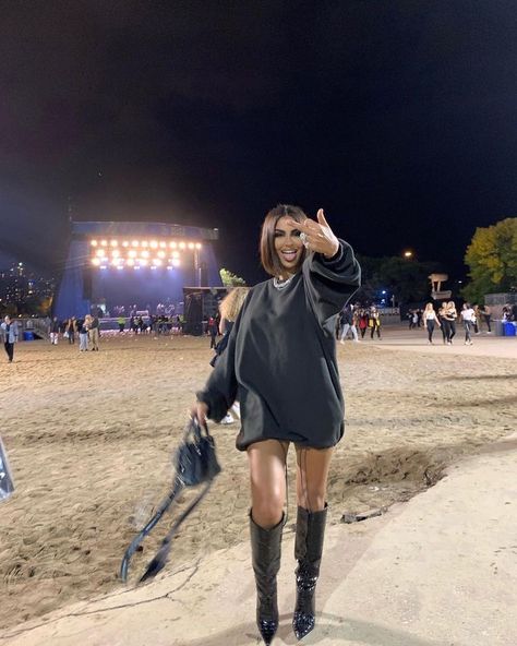 Instagram influencer dabz dbz dutch posing for insta photo at a music festival Estilo Kim Kardashian, Concert Fits, Streetwear Fashion Women, Fashion Mistakes, Curvy Outfits, Fashion Fits, Looks Style, Baddie Outfits, Lookbook Outfits