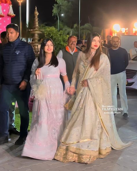 Aaradhya and her mom Aishwarya looked so beautiful while attending the Ambani pre-wedding bash! PC: @filmygyan #aishwaryaraibachchan #aishwaryarai #abhishekbachchan #aaradhyabachchan #anantambani #radhikamerchant #jamnagar #bollywood Aaradhya Bachchan, Aishwarya Rai Bachchan, Aishwarya Rai, Pre Wedding