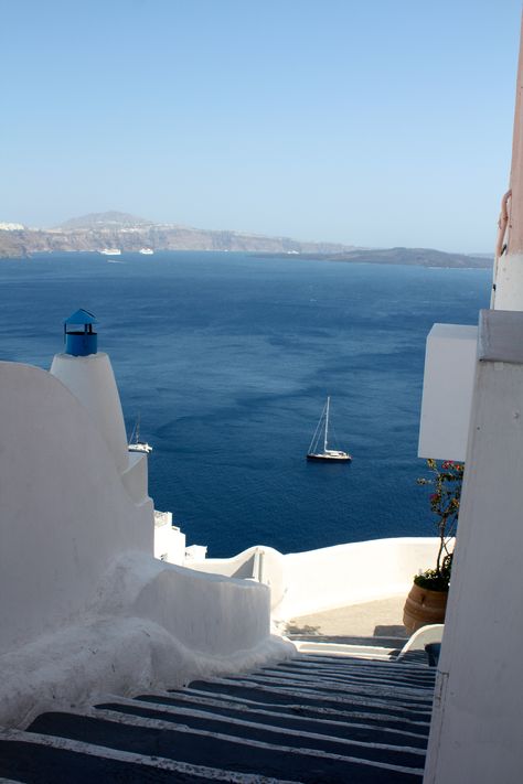 Navy Aesthetic, Santorini Beach, Mediterranean Aesthetic, Blue Aura, Santorini Greece, Summer Dream, European Summer, Pretty Places, Blue Aesthetic