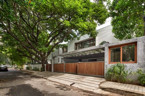 Khosla Associates, Stairwell Wall, Modern Tropical House, Contemporary Beach House, House Arch Design, Landscape Elements, Floor Colors, Street Design, Architecture Exterior