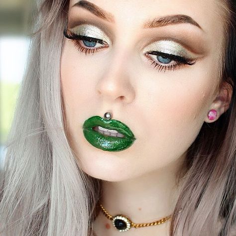 . Peaches And Cream Makeup, Green Lips, Princess Makeup, Makeup Store, Bold Makeup, Cream Makeup, Contour Kit, Dipbrow, Gothic Beauty