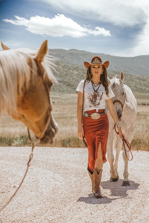 Cute Rodeo Outfits, Miss Rodeo America, Rok Outfit, Cowgirl Style Outfits, Cowgirl Look, Country Style Outfits, Looks Country, Boho Cowgirl, Rodeo Outfits