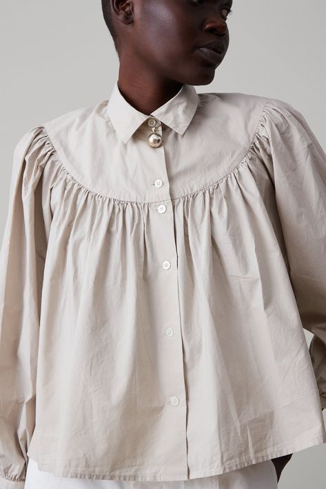 The Roberta Top is a new twist on a painter's smock, an easy blouse shape with a narrow circle yoke, front buttons, and petite boyish collar. The Roberta Top is an easy fit and pairs well with any bottom. Yoke Shirt Pattern, Bolo Tie Women, Shirt Yoke, Manifest 2024, Yoke Shirt, Smock Shirt, Yoke Top, Knit Outerwear, Styling Inspiration