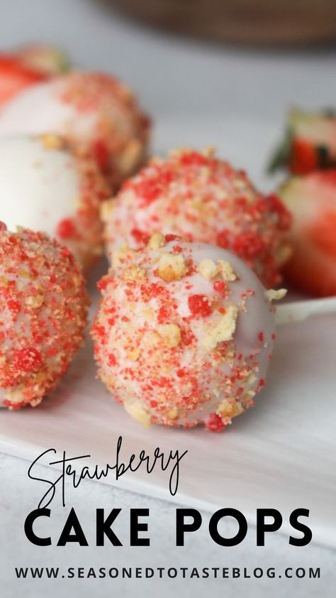 Strawberry Crunch Topping, Easy Strawberry Cake, Cake Pop Boxes, Crunch Topping, Cake Pop Recipe Easy, Strawberry Cake Pops, Strawberry Crunch Cake, Valentine Cake Pop, Strawberry Cake Easy