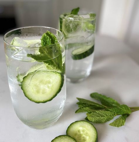 Cucumber Collins Cocktail Recipe. This already popular cocktail choice has been given an English twist! Freshen up a Tom Collins with fresh cucumber and pair with a local craft gin. @theiceco @luvfoodluvdrink #PriteshMody #cocktail #recipe #mixology #mixologyart #mixologyclass #mixologystyle #cocktailtime #gin #cucumber #lemonjuice #lemon #sodawater #sugarsyrup #mint #garnish #ice #premiumice Cucumber Collins, Collins Cocktail, Women Talking, Fresh Cucumber, Popular Cocktails, Craft Gin, Tom Collins, Women Talk, Local Crafts