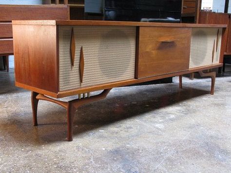 mid century mod stereo. Not that's a humdinger! Mid Century Record Cabinet, Vintage Stereo Cabinet, Vintage Stereo Console, Mid Century Console, Stereo Console, Stereo Cabinet, Record Cabinet, Wooden Cabinet, Hi-fi