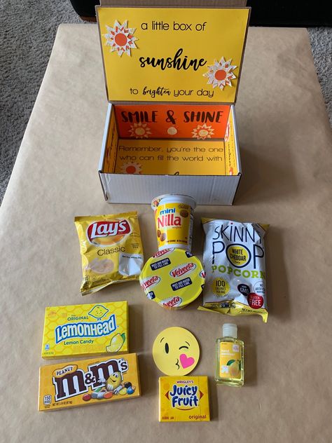 Sunshine Care Package with free printable A Box Of Sunshine, Sunshine Care Package, Sunshine Sayings, Diy Care Package, Yellow Items, Birthday Care Packages, Box Of Sunshine, College Care Package, Care Box