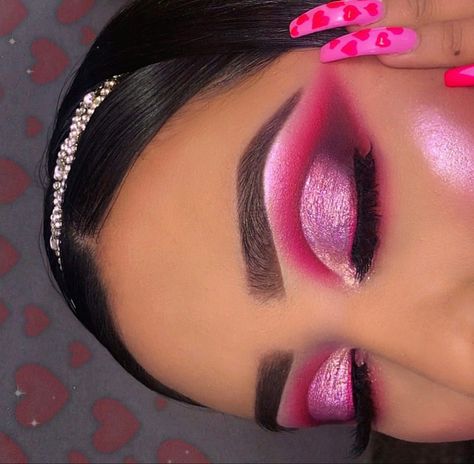 done by @kellyjennifer28. 💖 Pink Diamond Eye Makeup, Cool Pink Makeup Looks, Hot Pink Glam Makeup, Pink Dramatic Makeup, Hot Pink Makeup Looks Eyeshadows, Hot Pink Quince Makeup, Unique Eye Makeup Looks, Dramatic Pink Eye Makeup, Barbie Themed Makeup