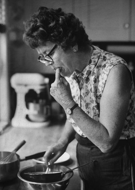 Now You Can Rent Julia Child’s Home in Provence Essen, Provence Home, Chef School, Julia Childs, Julia Child Recipes, Cooking Photos, Vintage Cooking, French Cooking, Julia Child