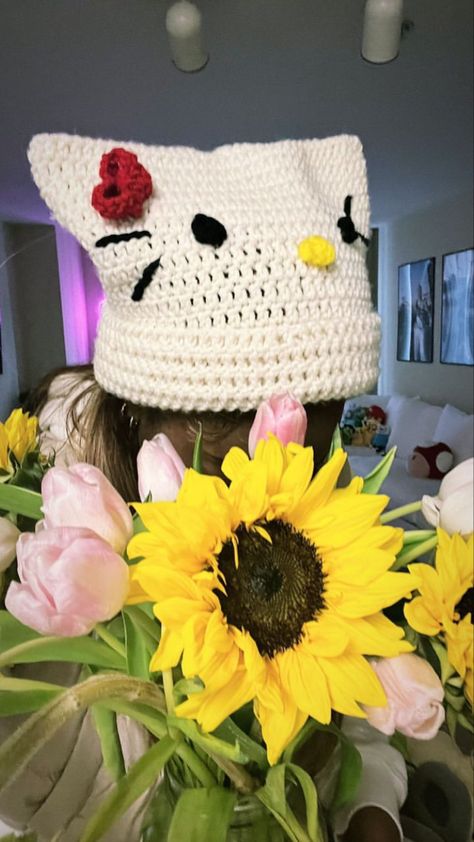 crotchet hat Kyahnextdoor Living Room, Fav Youtubers, Miss Kitty, Project Ideas, Youtubers, Crochet Projects, Hello Kitty, Kitty, Crochet