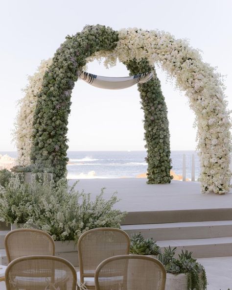 Huppah Wedding, Bridal Chair, Chuppah Flowers, Chuppah Decor, Wedding Theme Design, Mindy Weiss, Wedding Background Decoration, Beachside Wedding, White Wedding Theme