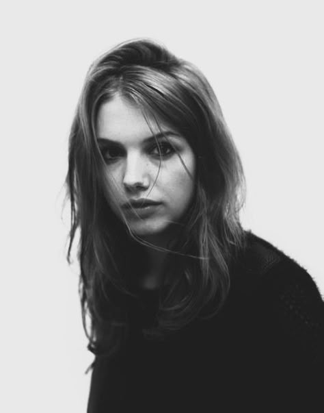 Skins Uk Cast, Cassie Ainsworth, Cassie Skins, Hannah Murray, Female Celebrity Crush, Asia Argento, Skin Aesthetics, Marauders Era, Film Books