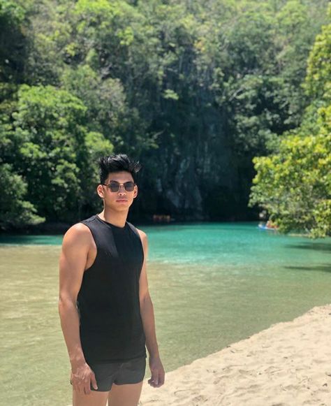 Ricci Rivero, Perfect Body Men, Sports Boys, Boyfriend Photos, Men Stylish Dress, Boy Pictures, Mens Casual Dress, Male Poses