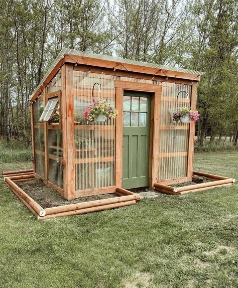 Back Deck Greenhouse, Small Greenhouse Vegetable Garden, Green House Raised Beds, Maximize Small Garden Space, Green House In Garden, Diy Green House Cheap And Easy, Easy Greenhouse Ideas, Small Backyard Greenhouse Diy, Small Backyard Greenhouse Ideas