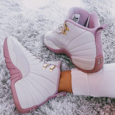 Air Jordan 12 Retro Women Outfit, Retro 12 Jordans Outfit, Jordan Women, Cute Jordans, Jordan Shoes For Women, Casual Shoes Women Sneakers, Nike Shoes Women Fashion, Pretty Sneakers, Jordan Retro 12