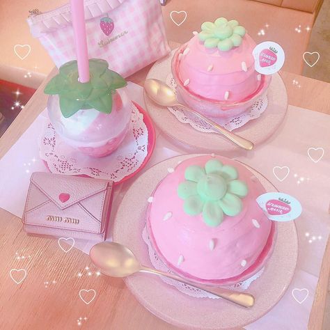 Strawberry Anime, Kawaii Cafe, Kawaii Desserts, Harajuku Japan, Kawaii Dessert, Fairy Wallpaper, Kawaii Cooking, Strawberry Pink, Cute Snacks