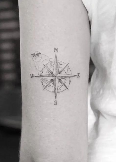 20+ Unique Compass Rose Tattoo Ideas Compass Shoulder Tattoo, Geometric Compass Tattoo, Small Compass Tattoo, Simple Compass Tattoo, Simple Compass, Rose Tattoo Meaning, Compass Rose Tattoo, Plane Tattoo, Tattoos Infinity