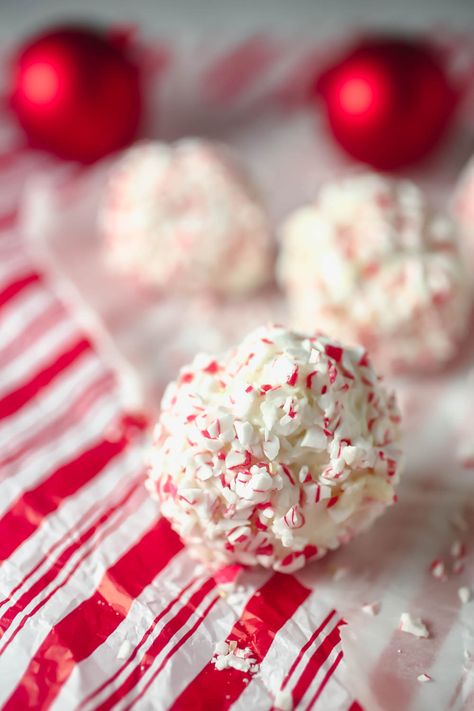 Peppermint Cake Balls, Peppermint Cake Pops, Butter Toffee Popcorn Recipe, Strawberry Crunch Cake Recipe, Toffee Popcorn Recipe, White Texas Sheet Cake, Chocolate Peppermint Cake, Strawberry Crunch Cake, Cake Pop Displays