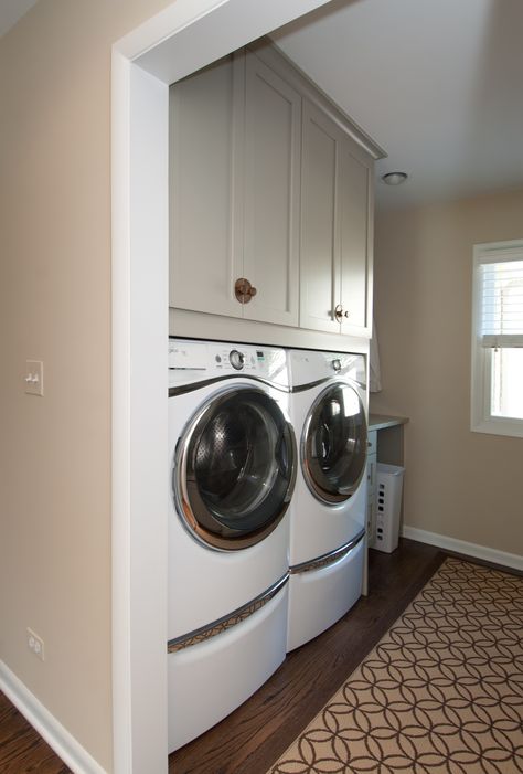 Laundry Room With Pedestal Washer Dryer, Coastal Laundry Room, Coastal Laundry, Mud Room Laundry Room Combo, Small Laundry Room Design, Landry Room, Pantry Layout, Entry Closet, Wash Room