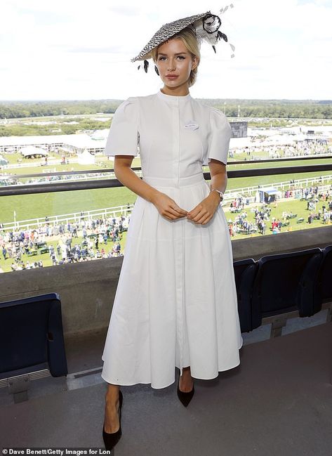 Glam: Lottie Moss certainly put on a ladylike display, as she joined a host of stars in th... Ladies Day Outfits, Royal Ascot Fashion, Ascot Fashion, Ascot Outfits, Kentucky Derby Outfit, Ascot Dresses, Ascot Ladies Day, Derby Attire, Race Day Fashion