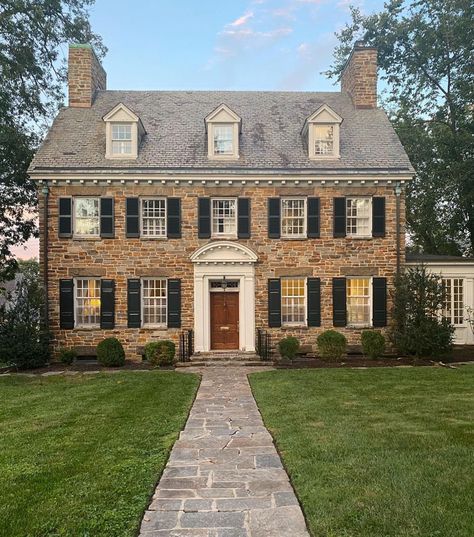 Colonial House Landscaping, Georgian Colonial House, English Mansions, Brick Colonial House, Georgian Revival Homes, Colonial Revival House, Georgian Revival, Colonial House Exteriors, Stone Exterior Houses