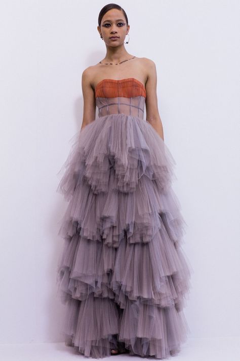 Dior Tulle Dress, Tulle Fashion Haute Couture, Tulle Dress Ideas, Unique Gala Dresses, Dior Couture 2022, Dior Haute Couture 2022, Dior Dress Couture, Dior Haute Couture 2020, Gala Outfits For Women