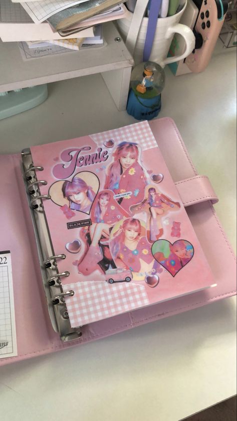 pink cute hearts jennie blackpink binder cover poster edit y2k aesthetic pastel kpop journal ideas Blackpink Binder Cover, Kpop Binder Cover, Blackpink Journal, Pc Binder, Blackpink Ice Cream, Binder Deco, Binder Decoration, Kpop Binder, Blackpink Outfit