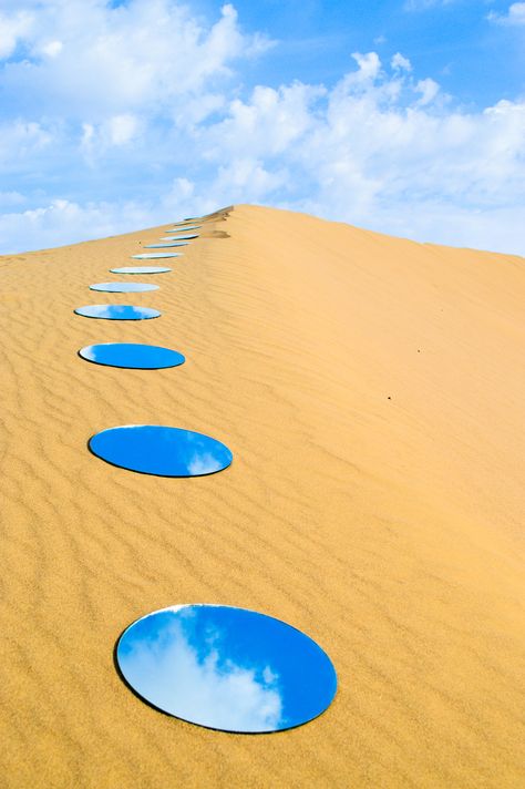 Desert Mirrors Installation for Dreams Project by Shirin Abedinirad Sand And Sky, Mirror Installation, Photography Jobs, Artistic Installation, Earth Art, Online Photography, Sculpture Installation, Mirror Art, Environmental Art