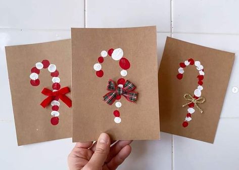 Christmas Cards Handmade Kids, Handmade Christmas Cards, Christmas Cards Kids, Preschool Christmas Crafts, Christmas Gift Basket Ideas, Christmas Card Art, Christmas Card Crafts, Christmas Gift For Mom, Preschool Christmas