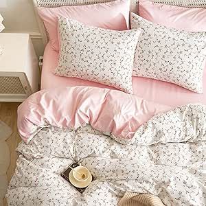 Wake In Cloud - Floral Comforter Set, Coquette Cottagecore Aesthetic Cute Flower Pattern for Women Teen Girls, Soft Lightweight Dorm Bedding, 3 Piece, Pink, Queen Size Cute Bed Spreads Aesthetic, Cute Sheets Bed, Cute Bedding Sets, Comforter Sets Pink, Bed Sheets Pink, Coquette Cottagecore Aesthetic, Bedroom Inspirations Aesthetic, Twin Bed Comforter Sets, Coquette Bedroom