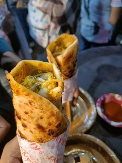 Best Food street in Bangalore Paneer Roll, Paneer Kathi Roll, Kathi Roll, Veg Restaurant, Foodie Instagram, Food Street, Best Street Food, Train Photography, India Food