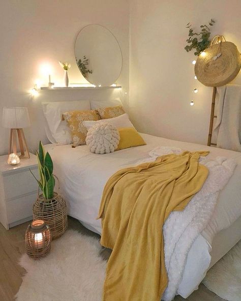 insta: jennagracemanning White Bedroom With Yellow Accents, Fall Bedroom Decor, Yellow Room, Dorm Room Inspiration, Fall Bedroom, Teen Bedroom Decor, Cute Room Decor, Cozy Room, Room Ideas Bedroom