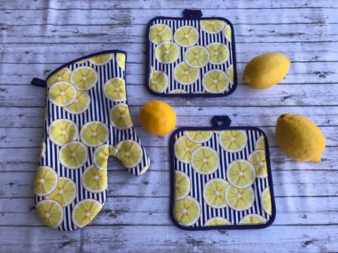 Excited to share this item from my #etsy shop: Love Lemon set of 2 pot holders and oven mitt, Mother day gift, gift for her, birthday gift , gift for new home, decor #housewares #freshlemon #lemon #lovelemon #readytoship #giftforher #giftforbirthday #giftformom #setovenmitt Lemon Set, Oven Mittens, Gift For New Home, New Home Decor, Gift For Her Birthday, Gifts For Cooks, Oven Mitt, House Gifts, Newlywed Gifts