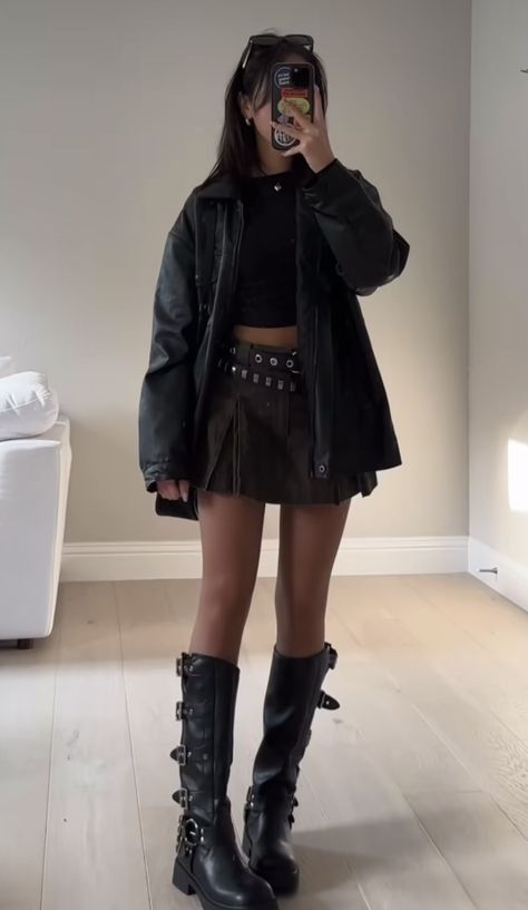 Chase Atlantic Inspired Outfits, Dark Concert Outfit, Edgy Girly Outfits, Rock Star Outfit, Edgy Girls, Outfits Edgy, Looks Pinterest, Chase Atlantic, Glam Outfit