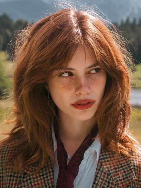 Dark Ginger Hair, Ginger Head, 80s Girl, 80s Look, Western Suits, Ginger Women, Ginger Girls, Girls With Red Hair, Haircut And Color